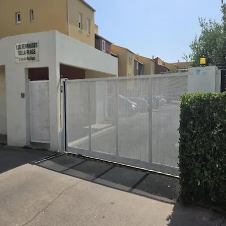 - Terrasses De La